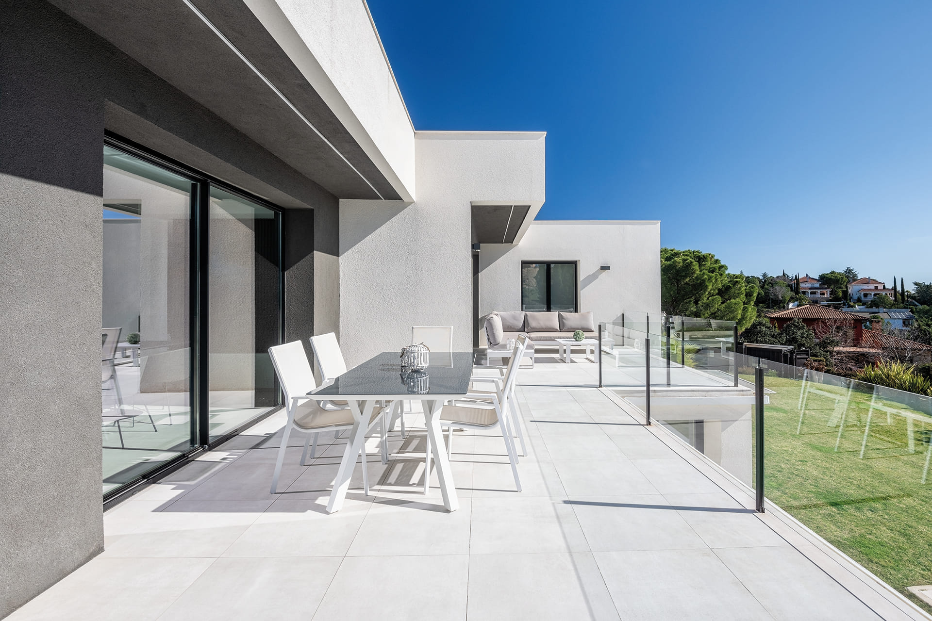 Terrace area in a renovated detached house with a design by Santos Kitchens.