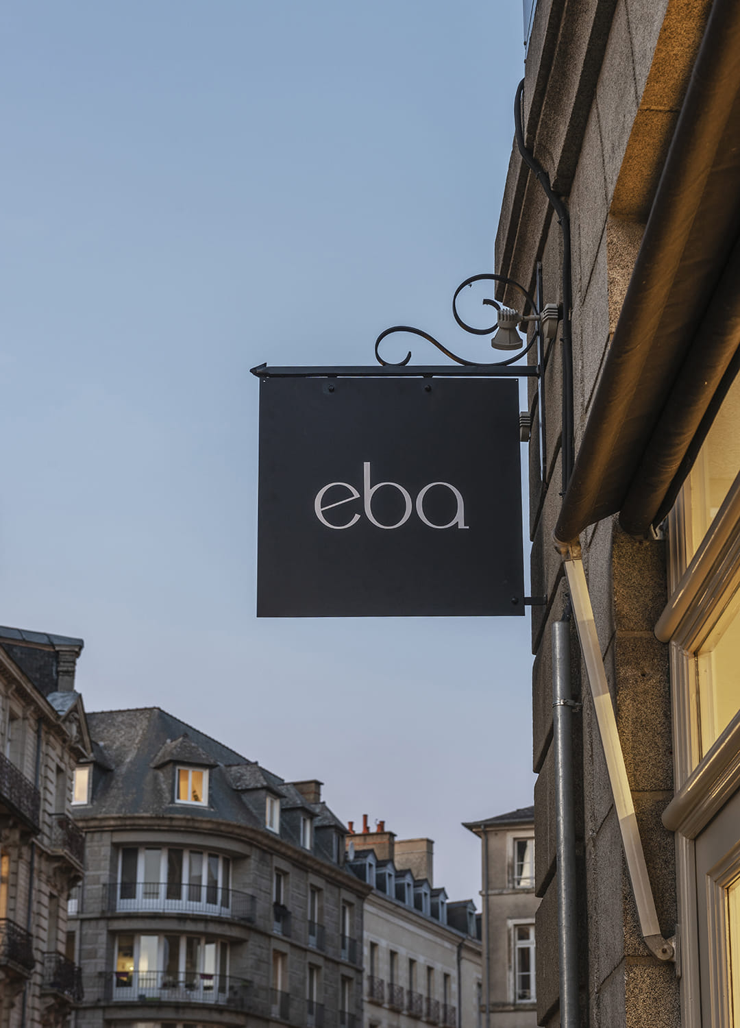 Enseigne du nouveau magasin de cuisines Santos eba Rennes.