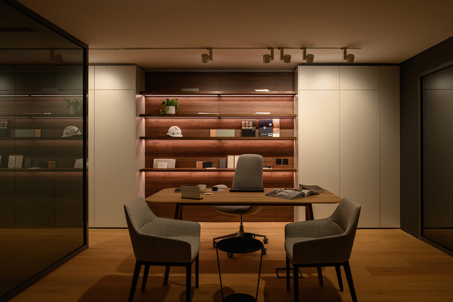 Eat-in area inside the new Santos Kitchens showroom in Saudi Arabia.