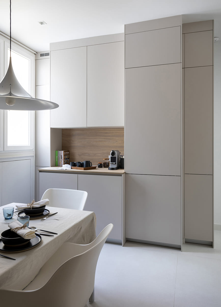 Zona de office dentro de una cocina Santos color Cashmere.