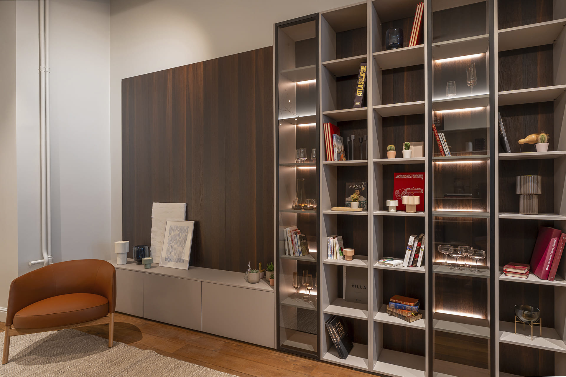 Mobiliario para la zona de living en el showroom de Cocinas Santos en Suiza.