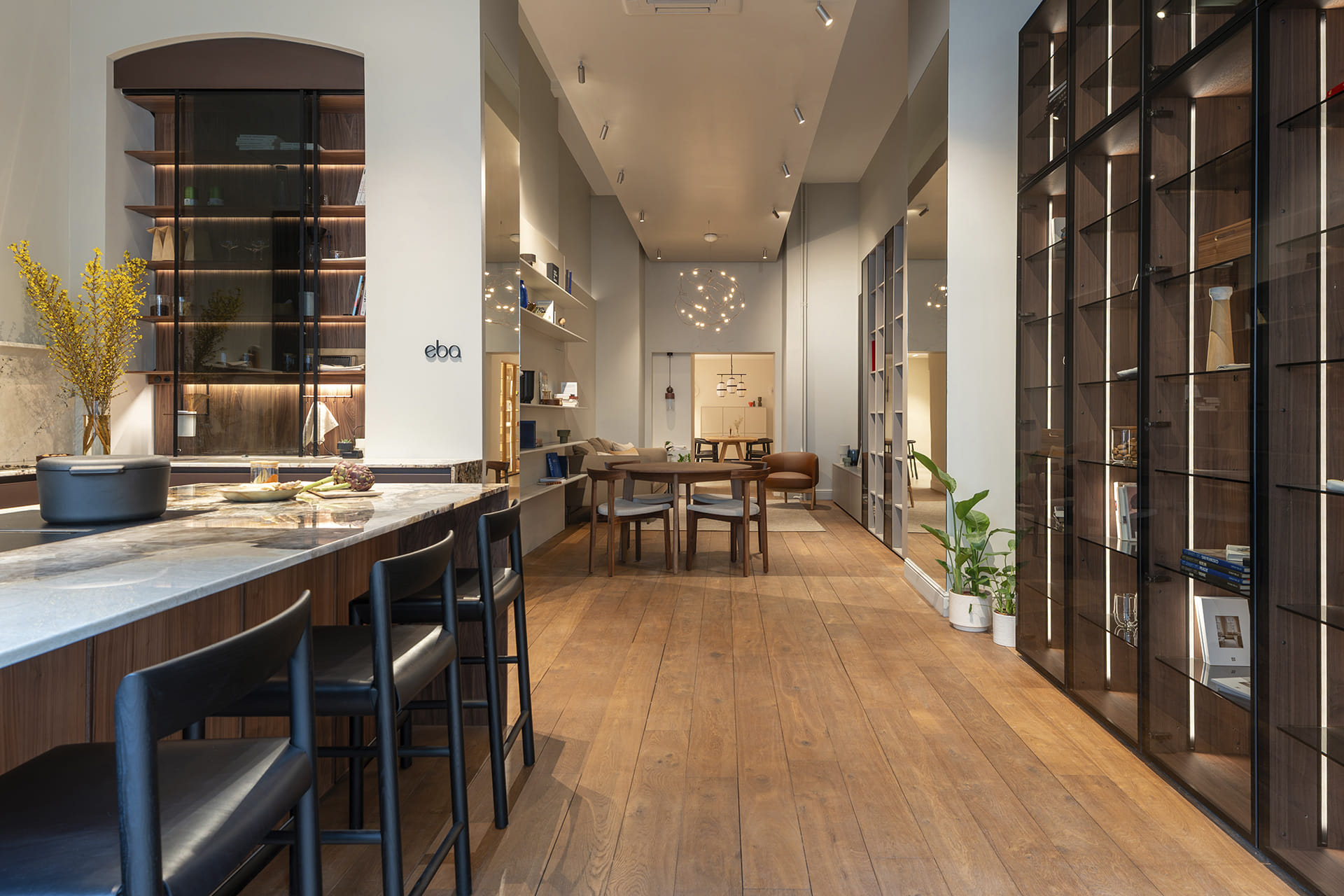 Interior del showroom de Cocinas Santos en la tienda eba Genève en Suiza.