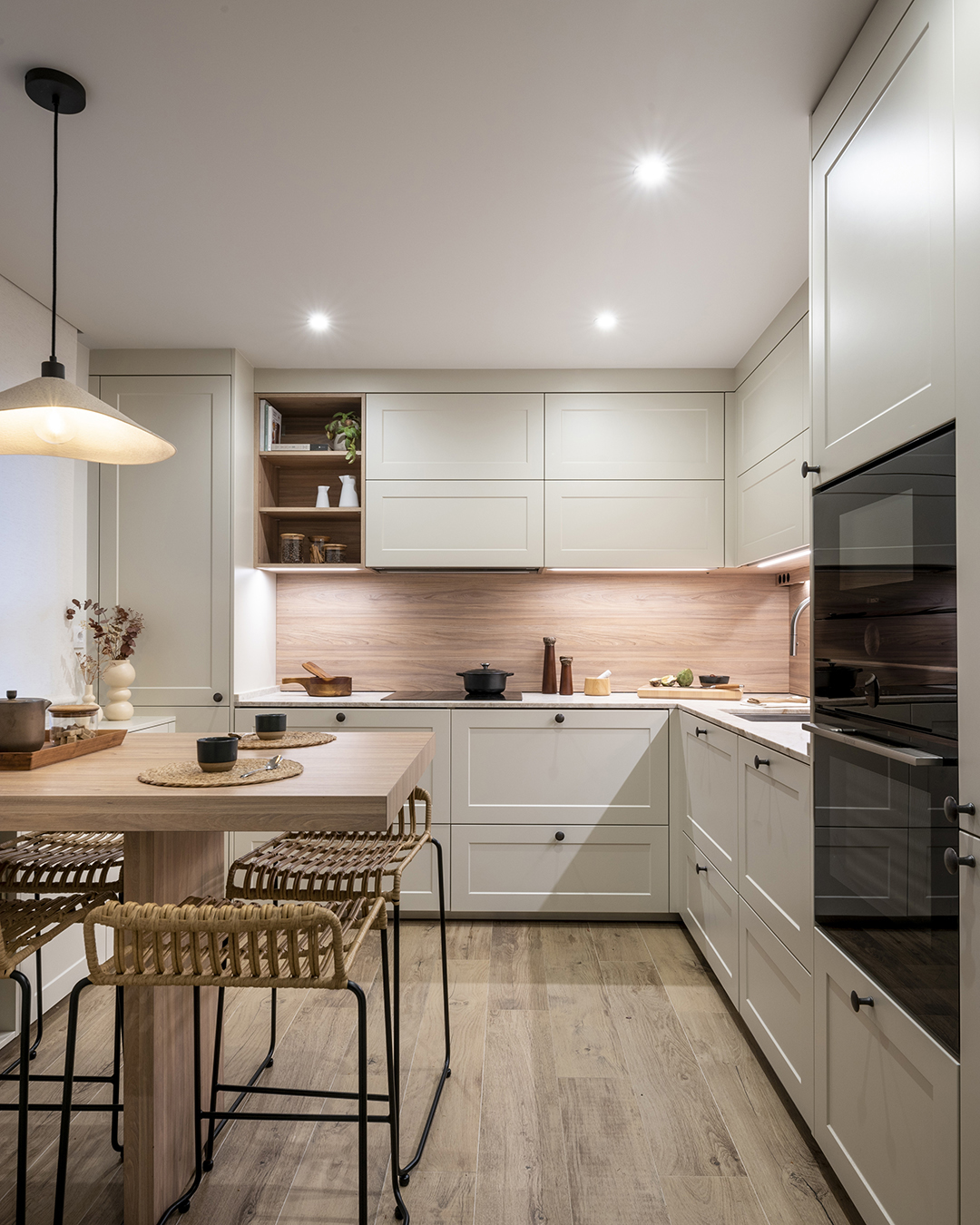 Classic, timeless kitchen fitted out with a wood counter designed by Santos.