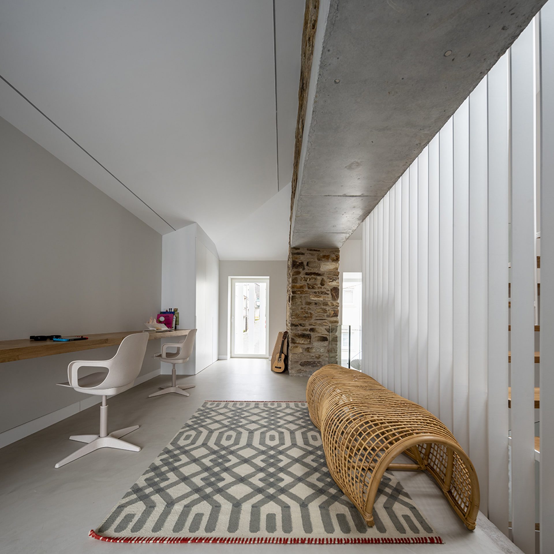 Studio lumineux ouvert sur la terrasse