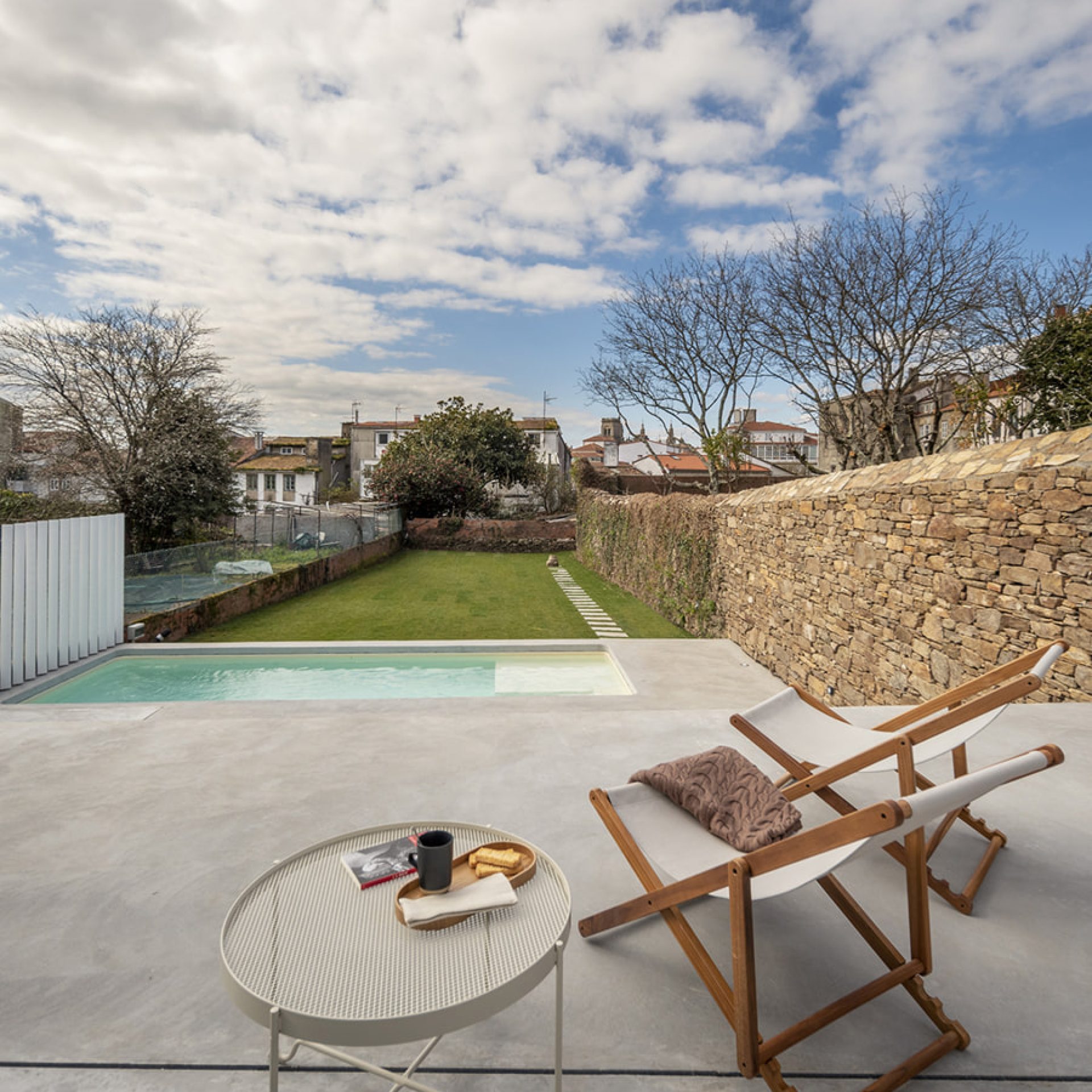 Terrasse avec jardin et piscine